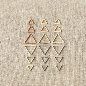 Triangle stitch markers