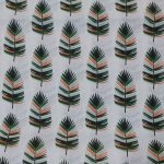 Tela plumas verdes y naranjas